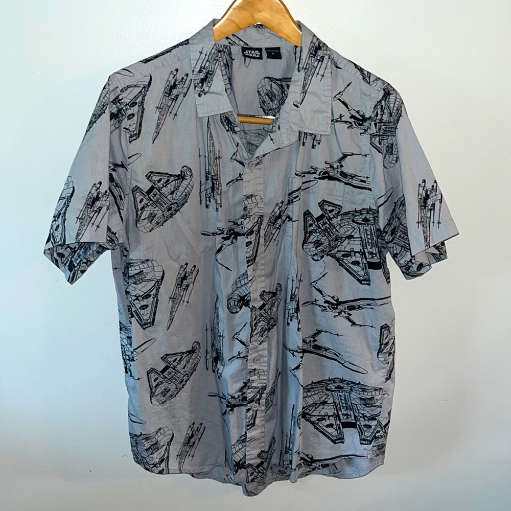 Size XL Men’s Star Wars button up shirt.